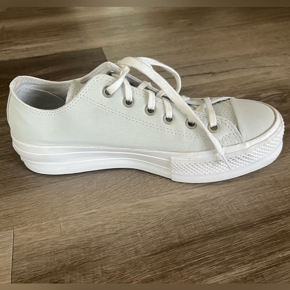 Chuck Taylor All Star Converse White Platform Sneaker Leather Low Top 9 - Picture 4 of 9